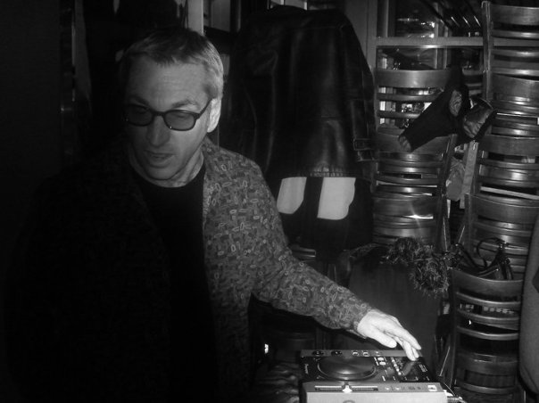 44392_1480990099360_6895342_n